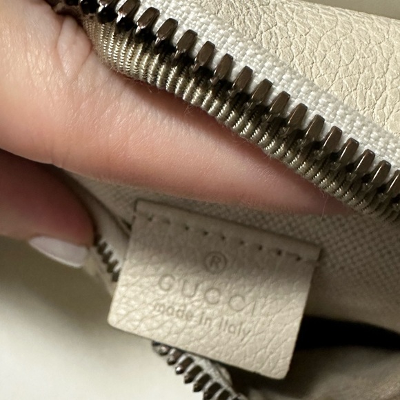 Gucci Grained Calfskin Small Logo Belt Bag - white - Picture 6 of 8